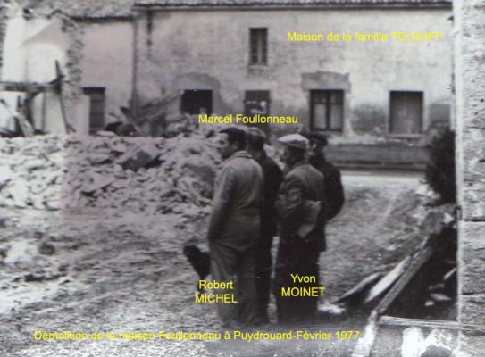 6 Demolition de la maison Foullonneau à Puydrouard-Fevrier 1977-Groupe