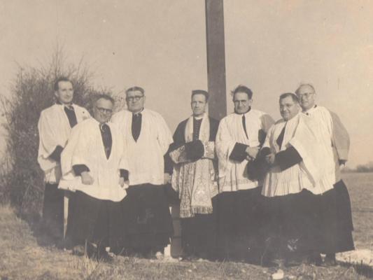 1956 Les prêtres à la Croix 1956