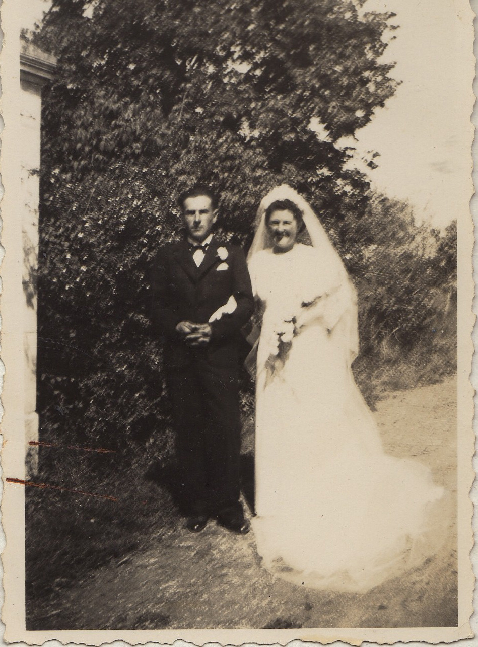22 decourt r mi et raymonde mariage 4 septembre 1943 le couple